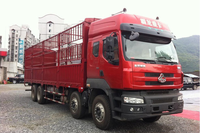 东风柳汽 乘龙M5重卡 320马力 8X4 9.6米 国四排半载货车底盘(LZ1311QELA)