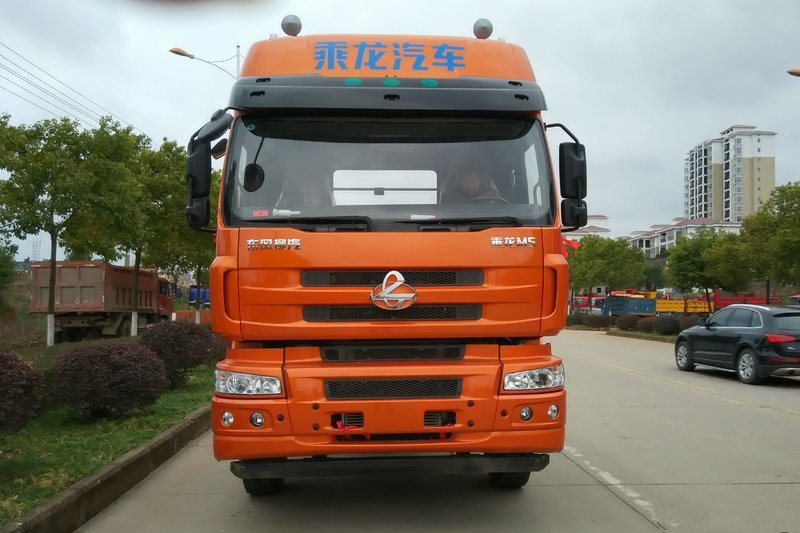东风柳汽 乘龙M5重卡 310马力 8X4 9.6米 国四载货车底盘(LZ5311CCYQELA)