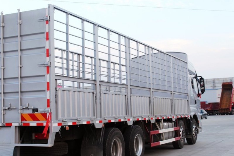 东风柳汽 乘龙H7重卡 350马力 8X4 9.6米 国四仓栅式载货车(LZ5312CCYM5FA)