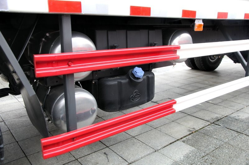 东风柳汽 乘龙H7重卡 240马力 6X2 9.6米 国四厢式载货车(LZ5250XXYKM5CA)