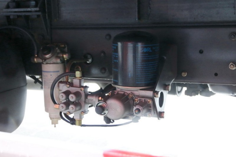 东风柳汽 乘龙L3 160马力 4X2 5.2米 国五单排栏板载货车(LZ1090L3AB)