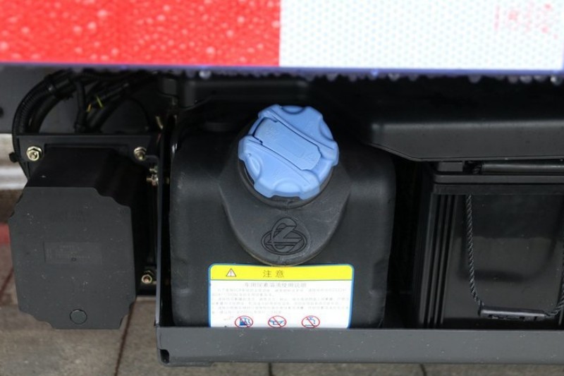 东风柳汽 乘龙L3 116马力 4X2 4.2米 国五单排栏板轻卡(LZ1040L2AB)