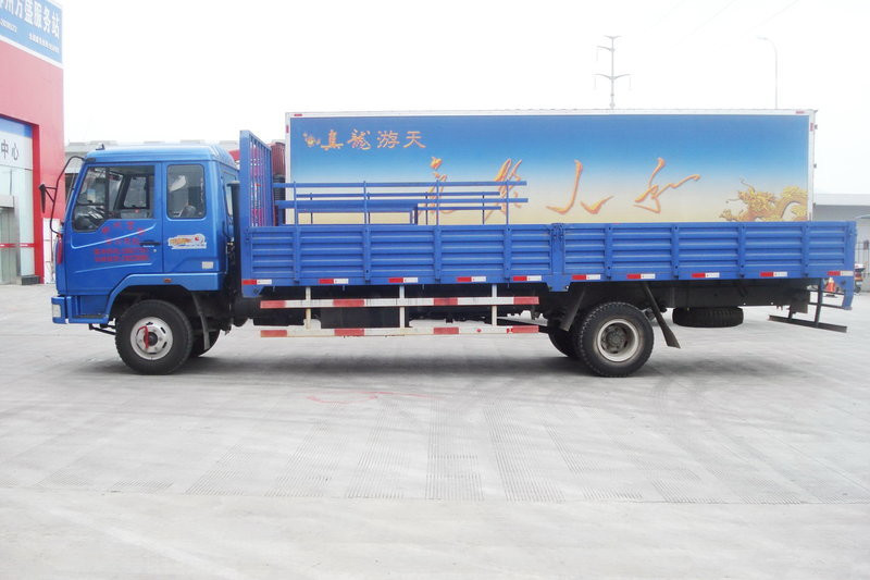 东风柳汽 乘龙 140马力 4X2 国三教练车(LZ1211LAP底盘)