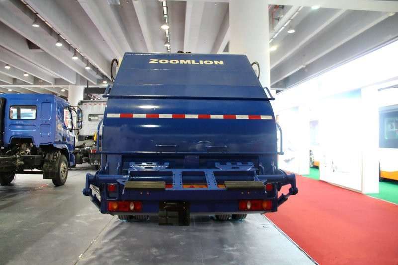 东风柳汽 乘龙 180马力 4X2 国四压缩垃圾车(ZLJ5160ZYSLZE4)