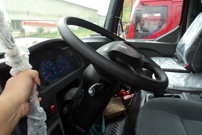 东风柳汽 乘龙 180马力 6X2 5.6米 国四自卸车(LZ3250M3CA)