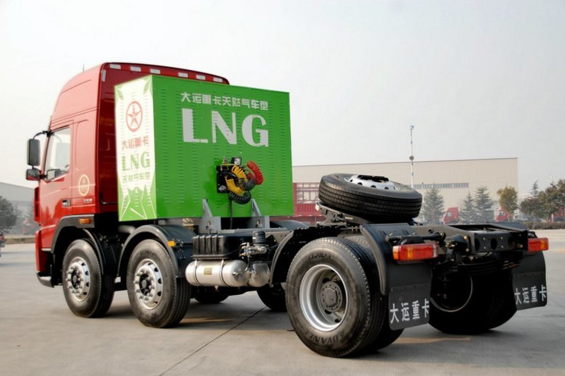 大运 N8E重卡 300马力 6X2 国四天然气牵引车(CGC4253N4XB)