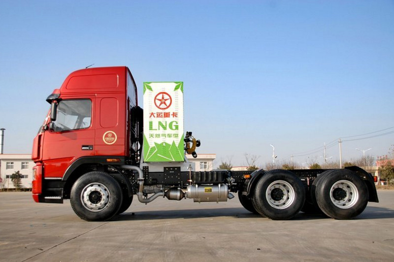 大运 N8E重卡 380马力 6X4 国四LNG牵引车(CGC4253WN4XC)