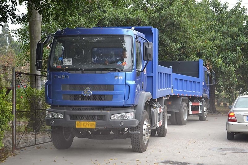 东风柳汽 乘龙 270马力 8X4 7.2米 国四自卸车(LZ3311REFA)