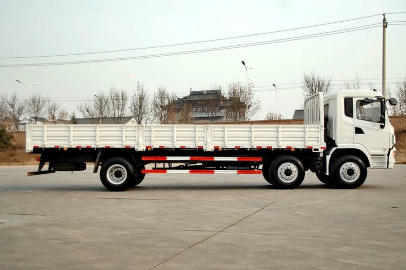 大运 N6中卡 240马力 6X2 8.6米 国四栏板载货车(CGC1254D4SBB)