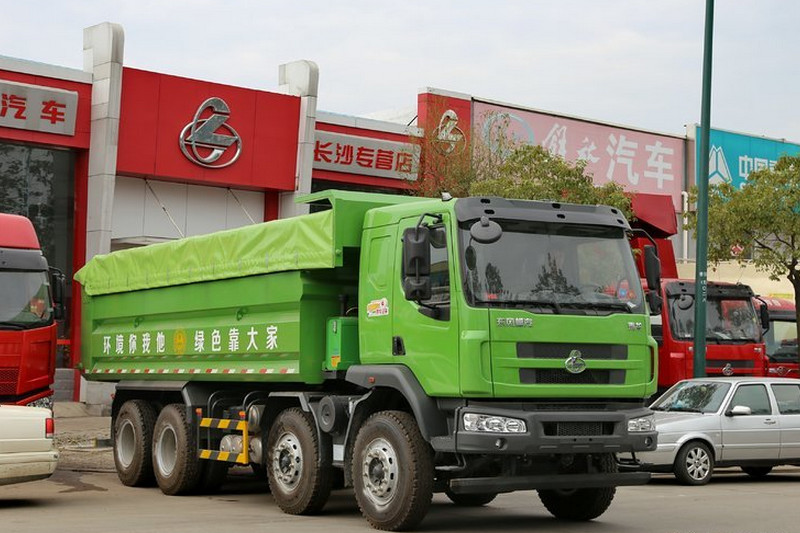 东风柳汽 乘龙 270马力 8X4 6.8米 国四自卸车(环卫)(LZ5310ZLJM3FA)