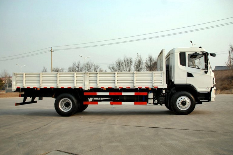 大运 N6中卡 160马力 4X2 6.2米 国四栏板载货车(CGC1161D4UAB)