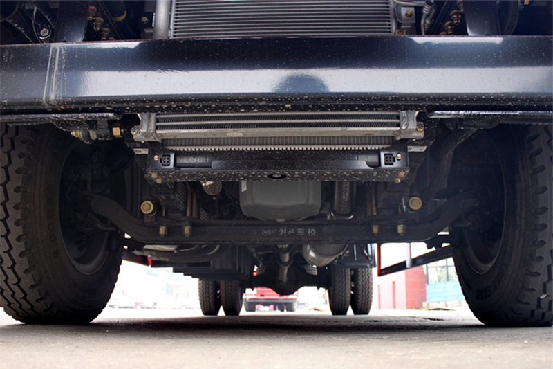 一汽解放 J6L中卡 164马力 4X2 6.2米 国四仓栅式载货车(CA5160CCYP62K1L3E4)底盘图片