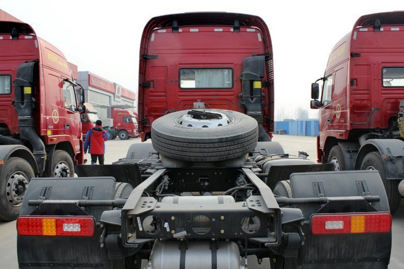 大运 N8H重卡 430马力 6X2 国四牵引车(CGC4255D43BA)