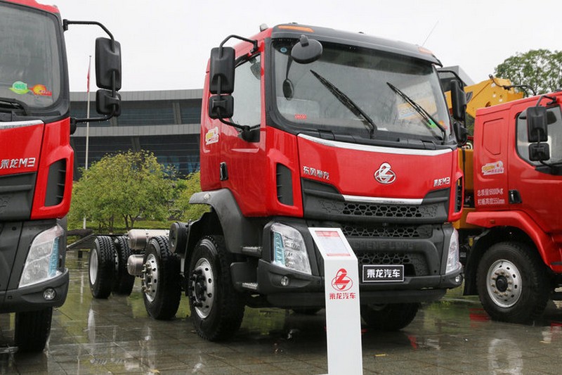 东风柳汽 乘龙M3 220马力 6X2 5.6米 国五自卸车底盘(LZ3250M3CB)