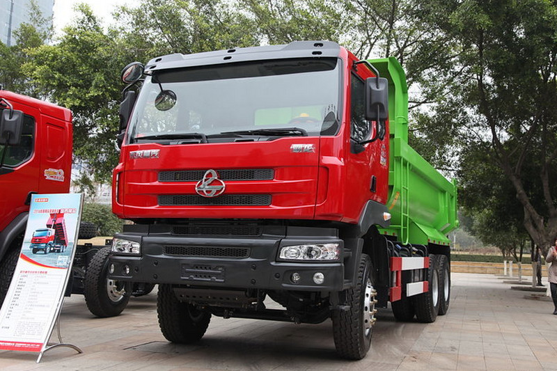 东风柳汽 乘龙M5 336马力 6X4 6.8米 国四自卸车(LZ3250QDLA)