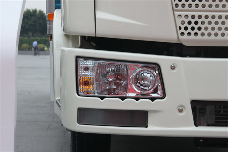 一汽解放 J6L中卡 164马力 4X2 7.9米 国四厢式载货车(CA5120XXYP62K1L3E4Z)