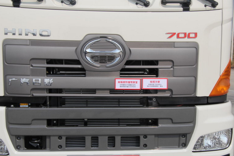 广汽日野 700系列重卡 轻量化版 380马力 6X4 国四牵引车