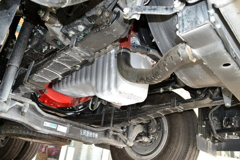 广汽日野 700系列重卡 420马力 6X4 国四牵引车(YC4250SS2PK4)