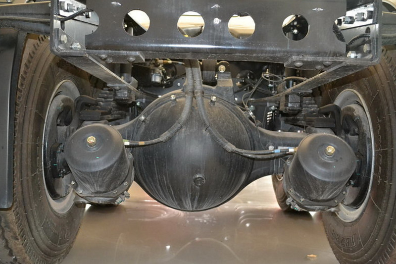 广汽日野 700系列重卡 420马力 6X4 国四牵引车(YC4250SS2PK4)