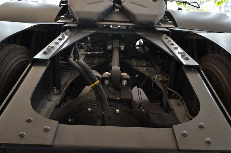 广汽日野 700系列重卡 420马力 6X4 国四牵引车(YC4250SS2PK4)