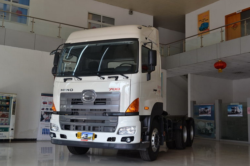 广汽日野 700系列重卡 380马力 6X4 国五牵引车(高顶双油箱)(YC4250SS2PL5)