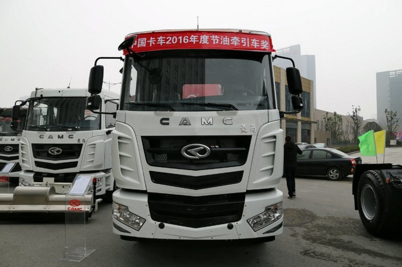 华菱 汉马H6 310马力 8X4 9.6米 国五排半栏板载货车(HN1310X34D6M5)