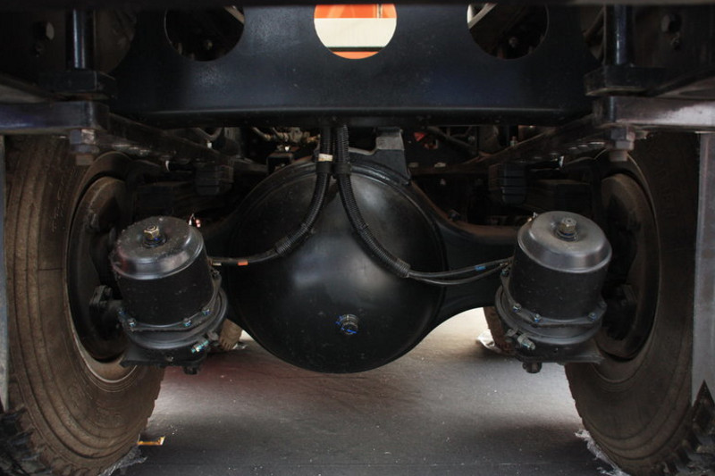 广汽日野 700系列 350马力 8X4 国三搅拌车(YC5310GJBFY2PU)