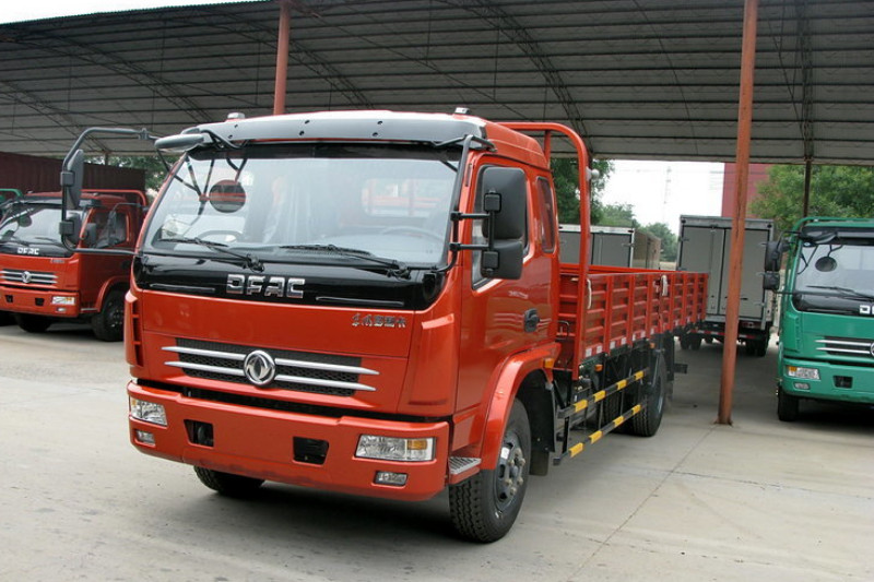 东风 多利卡D8 150马力 5.8米 国四 排栏板载货车(DFA1090L13D5)
