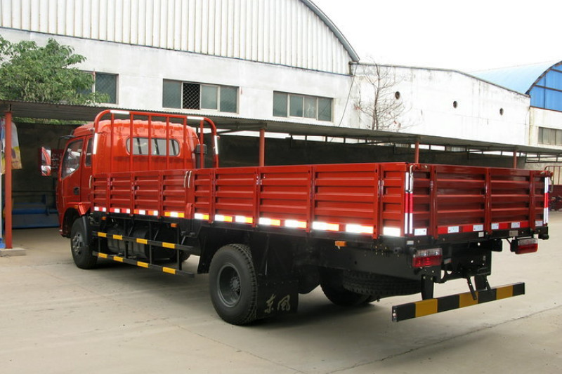 东风 多利卡D8 150马力 5.8米 国四 排栏板载货车(DFA1090L13D5)