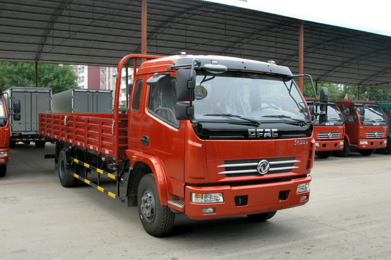 东风 多利卡D8 150马力 5.6米 国四 单排栏板载货车(DFA1090S13D4)