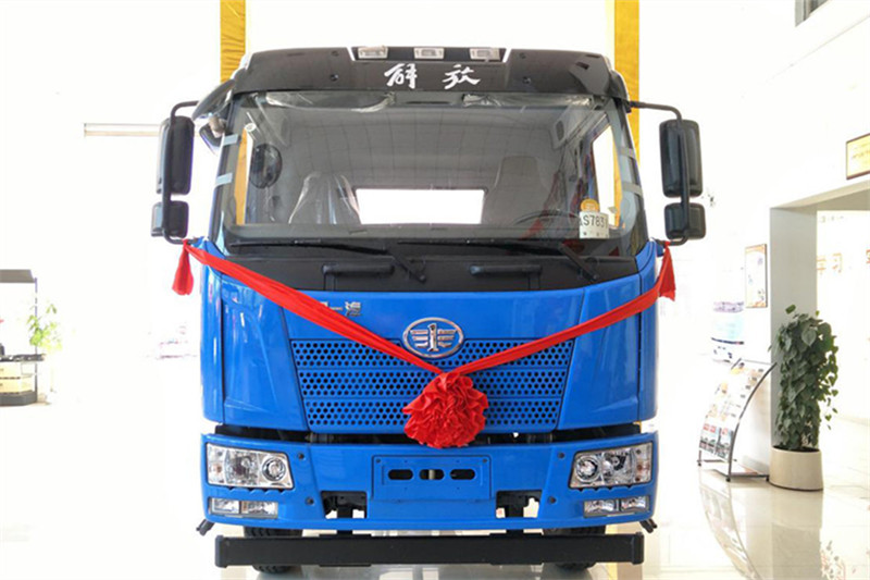 一汽解放 J6L中卡 180马力 4X2 7.6米 国五排半厢式载货车(CA5160XYKP62K1L5A2E4)