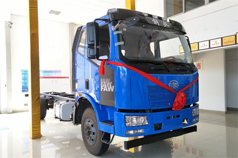 一汽解放 J6L中卡 180马力 4X2 7.6米 国五排半厢式载货车(CA5160XYKP62K1L5A2E4)