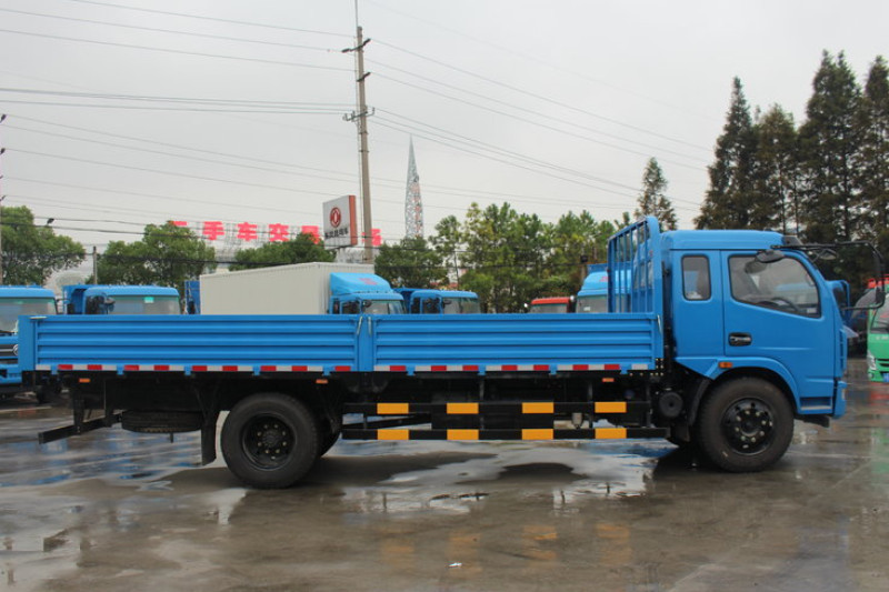 东风 多利卡D8 160马力 4X2 6.2米 国五 排半栏板载货车(EQ1140L8BDF)