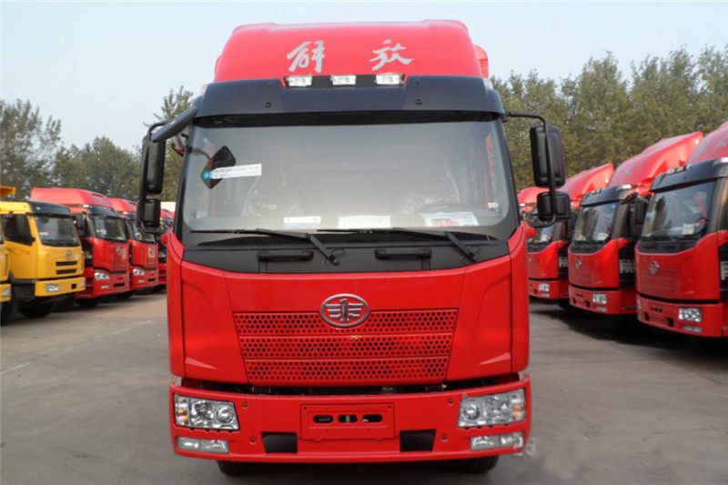 一汽解放 J6L中卡 180马力 6X2 8.7米 国四仓栅式载货车(CA5250CCYP62K1L7T3E4)