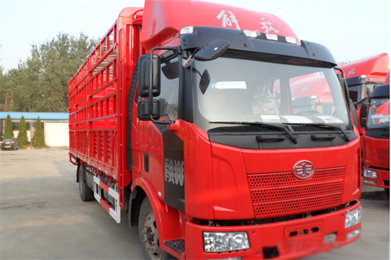 一汽解放 J6L中卡 180马力 6X2 8.7米 国四仓栅式载货车(CA5250CCYP62K1L7T3E4)