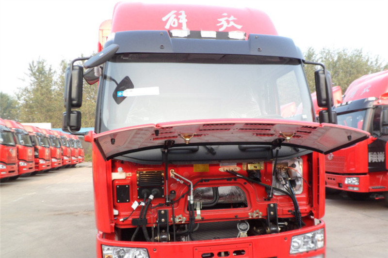 一汽解放 J6L中卡 180马力 6X2 8.7米 国四仓栅式载货车(CA5250CCYP62K1L7T3E4)