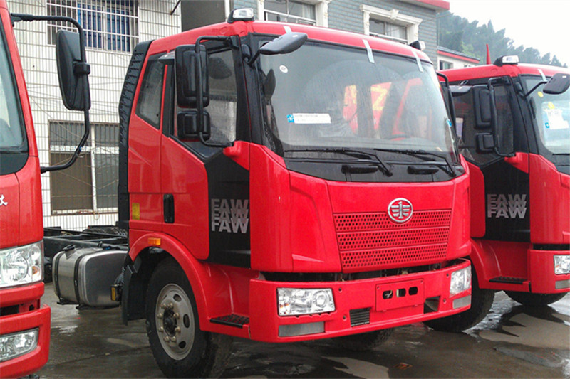 一汽解放 J6L中卡 180马力 6X2 8.7米 国四仓栅式载货车(CA5250CCYP62K1L7T3E4)