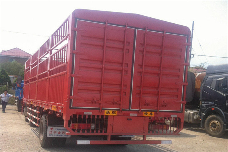 一汽解放 J6L中卡 复合型 220马力 6X2 7.7米 国四仓栅式载货车(CA5190CCYP62K1L7T3E4)