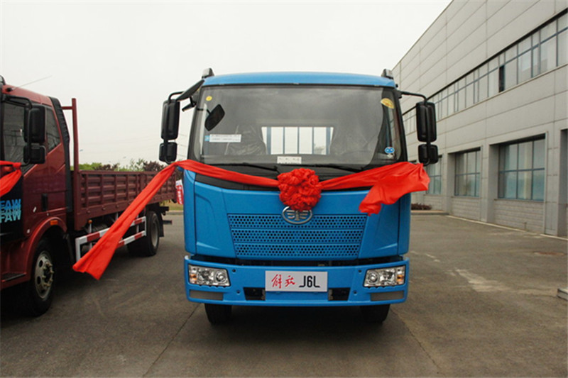 一汽解放 J6L中卡 220马力 6X2 8.7米 国四栏板载货车(CA1190P62K1L7T3E4)
