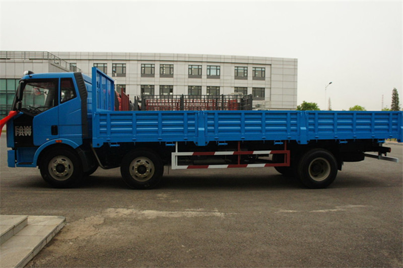 一汽解放 J6L中卡 220马力 6X2 8.7米 国四栏板载货车(CA1190P62K1L7T3E4)