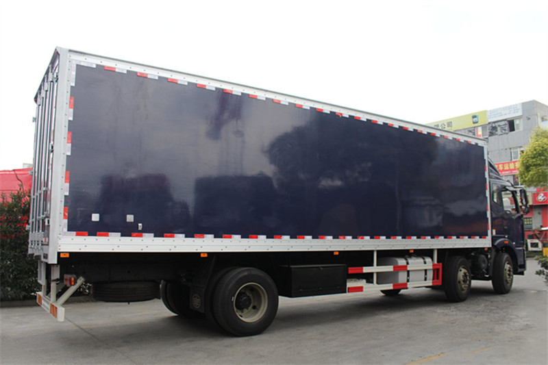 一汽解放 J6M准重卡 240马力 6X2 9.5米 国四厢式载货车(CA5250XXYP63K1L6T3E4)