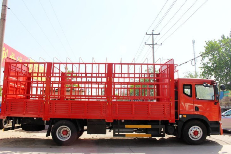 东风 多利卡D9中卡 170马力 4X2 6.8米 国五 排半厢式载货车(EQ5141XXYL9BDGAC)