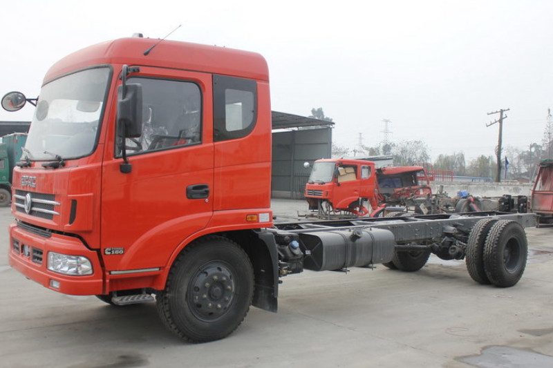 东风 多利卡D9中卡 160马力 4X2 6.7米 国四 排半栏板载货车(DFA1140L11D7)