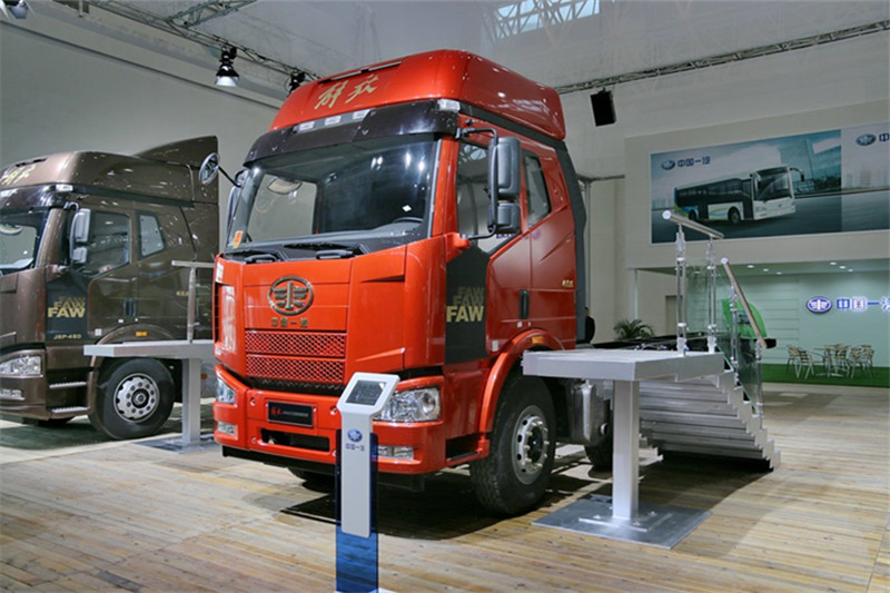 一汽解放 J6M准重卡 220马力 6X2 9.5米 国四栏板载货车(CA1250P62K1L8T3E4)