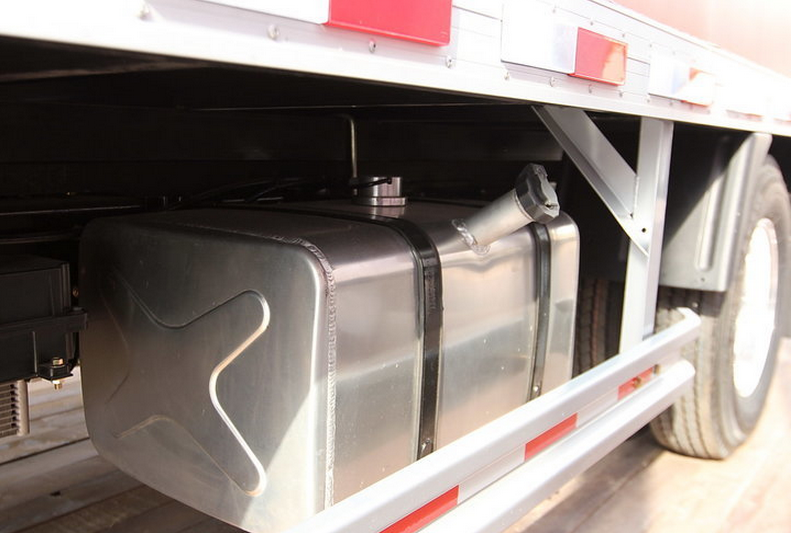 福田 欧马可1系 150马力 3.7米 国四 排半厢式轻卡(BJ5049V8CD6-FB)底盘图片