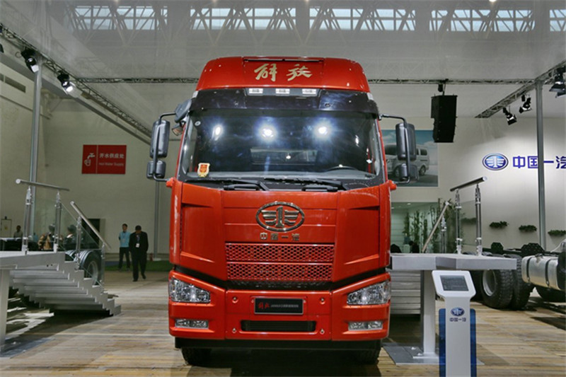 一汽解放 J6M准重卡 220马力 6X2 9.5米 国四栏板载货车(CA1250P62K1L8T3E4)