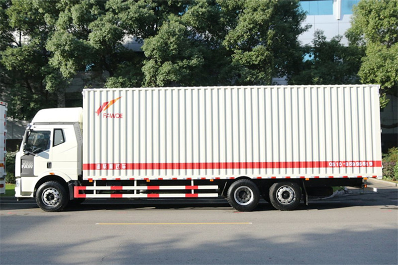 一汽解放 J6M准重卡 标载型 280马力 8X2 9.5米 国五厢式载货车(CA5310XXYP63K1L6T10E5)