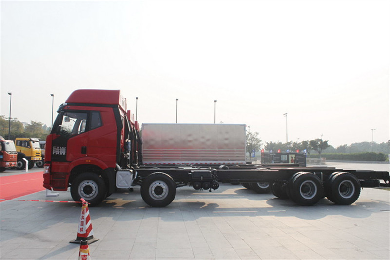 一汽解放 J6P重卡 310马力 8X4 9.5米 国四栏板载货车(CA1310P66K2L7T4E4)