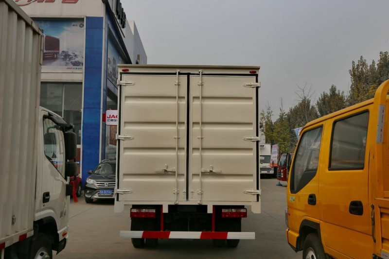 江淮 帅铃K330 120马力 4X2 4.2米 国四单排厢式轻卡(窄体)(气刹)(HFC5041XXYP73K2C3)