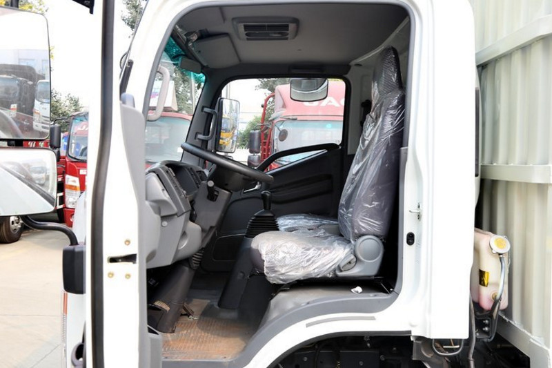 江淮 帅铃K330 120马力 4X2 4.2米 国四单排厢式轻卡(窄体)(气刹)(HFC5041XXYP73K2C3)